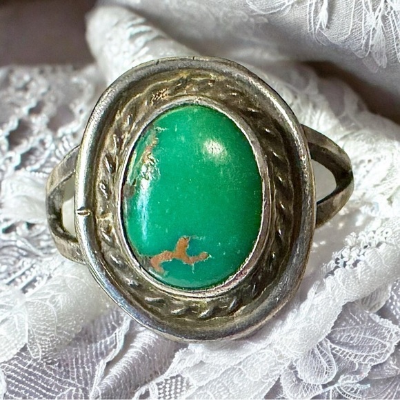 Native Jewelry - Vintage Navajo Green Turquoise Sterling Silver Ring (6.5)
